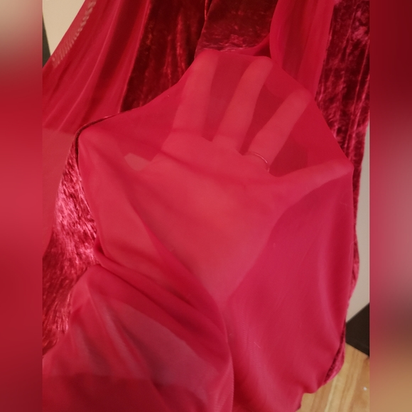 Red Velvet Dress XS Le Chateau - Picture 3 of 4